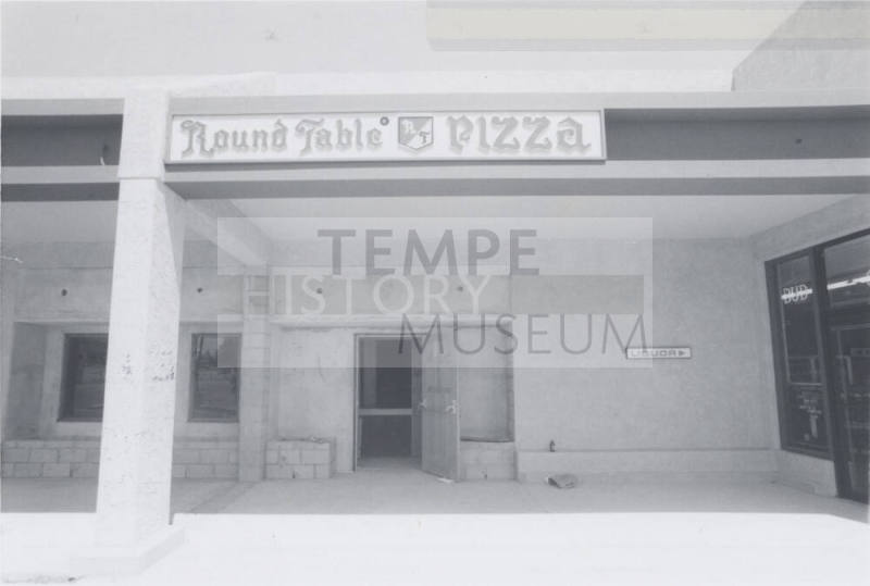 Round Table Pizza Restaurant - 1849 N. Scottsdale Road, Tempe, Arizona