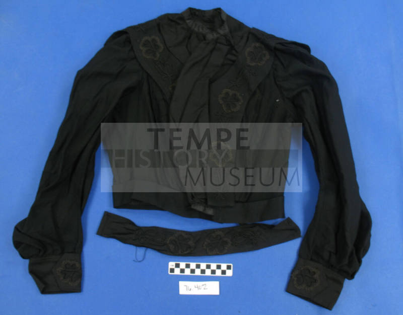 Shirtwaist w/ Detachable Collar
