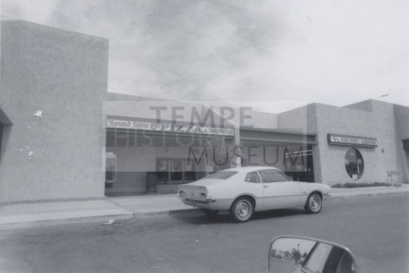 Round Table Pizza Restaurant - 1849 North Scottsdale Road, Tempe, Arizona