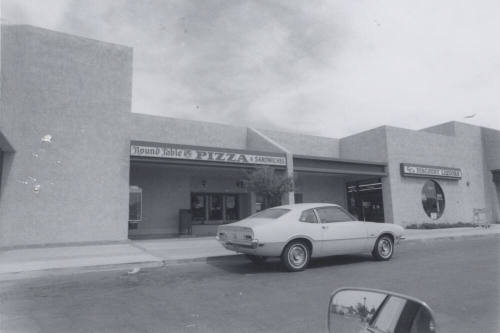Round Table Pizza Restaurant - 1849 North Scottsdale Road, Tempe, Arizona