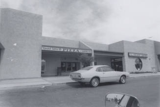 Round Table Pizza Restaurant - 1849 North Scottsdale Road, Tempe, Arizona