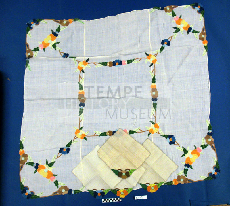 Flower Table Cloth and Four Matching Napkins