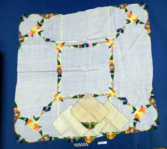 Flower Table Cloth and Four Matching Napkins