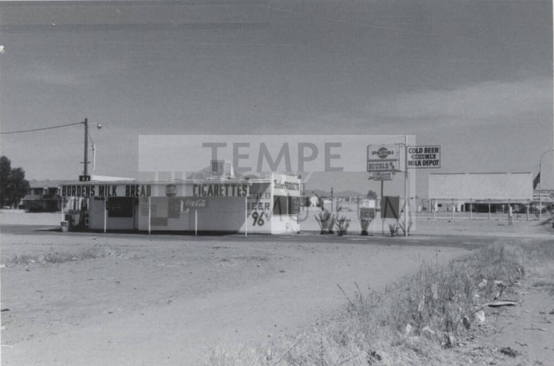 Double R R Drive in Market - 2516 North Scottsdale Road, Tempe, Arizona