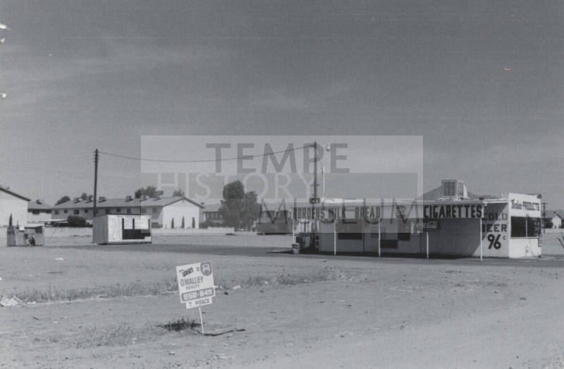 Double R R Drive in Market - 2516 North Scottsdale Road, Tempe, Arizona