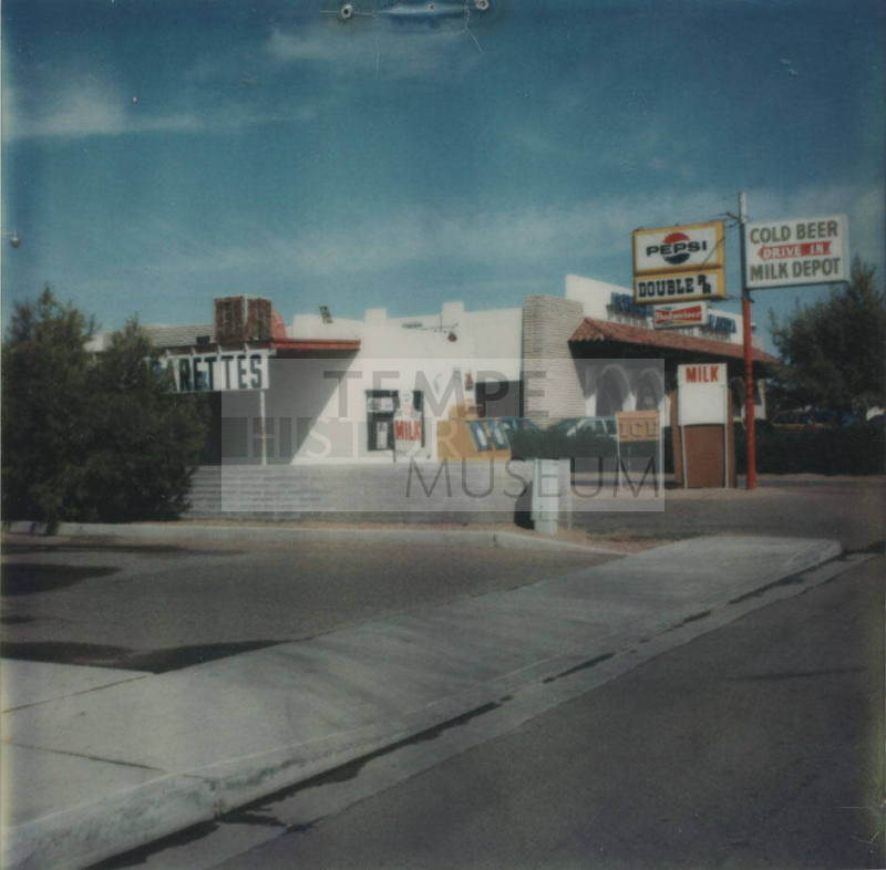 Double R R Drive in Market - 2516 North Scottsdale Road, Tempe, Arizona