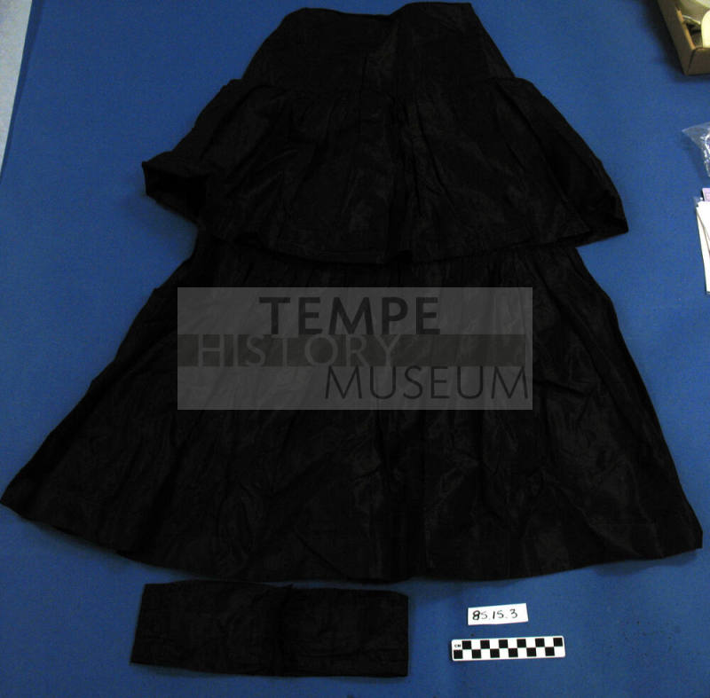 Women' Black Skirt and Belt