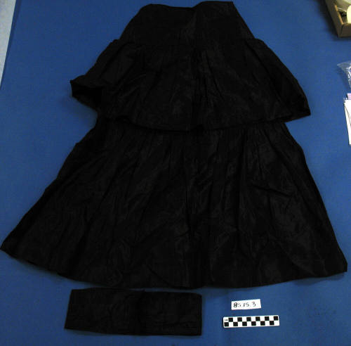 Women' Black Skirt and Belt