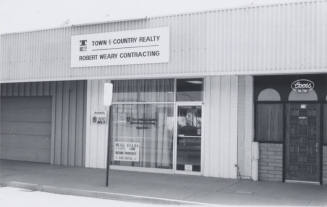 Town and Country Realty - 26 West Southern Avenue, Tempe, Arizona