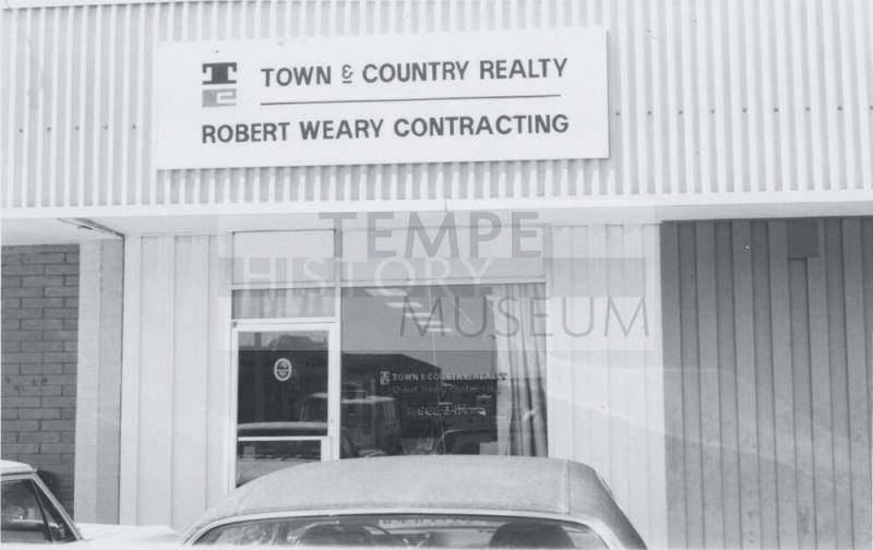 Town and Country Realty - 26 West  Southern Avenue, Tempe, Arizona