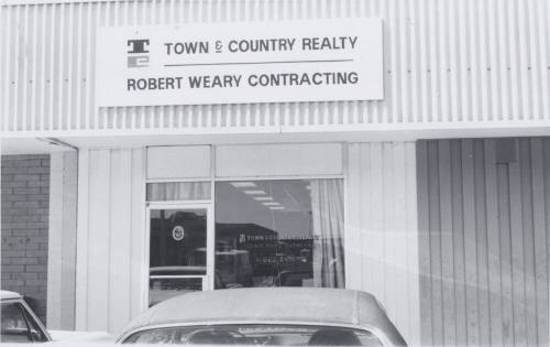 Town and Country Realty - 26 West  Southern Avenue, Tempe, Arizona