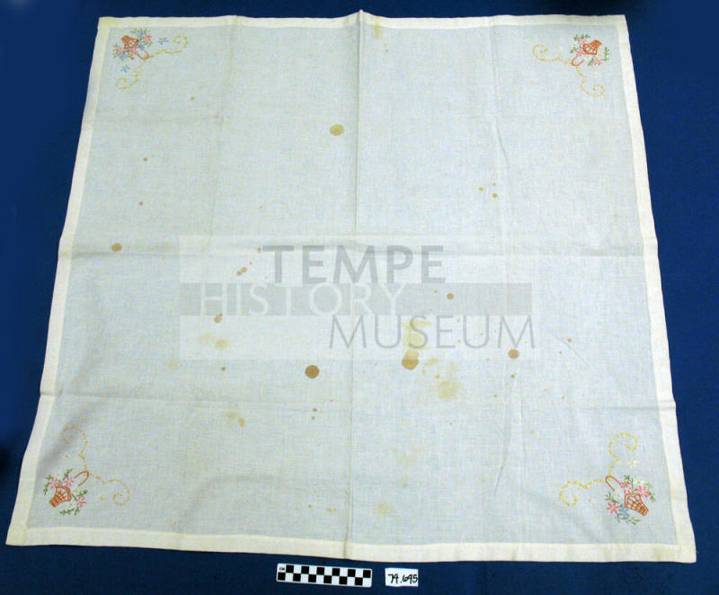 Table Cloth With 4 Napkins