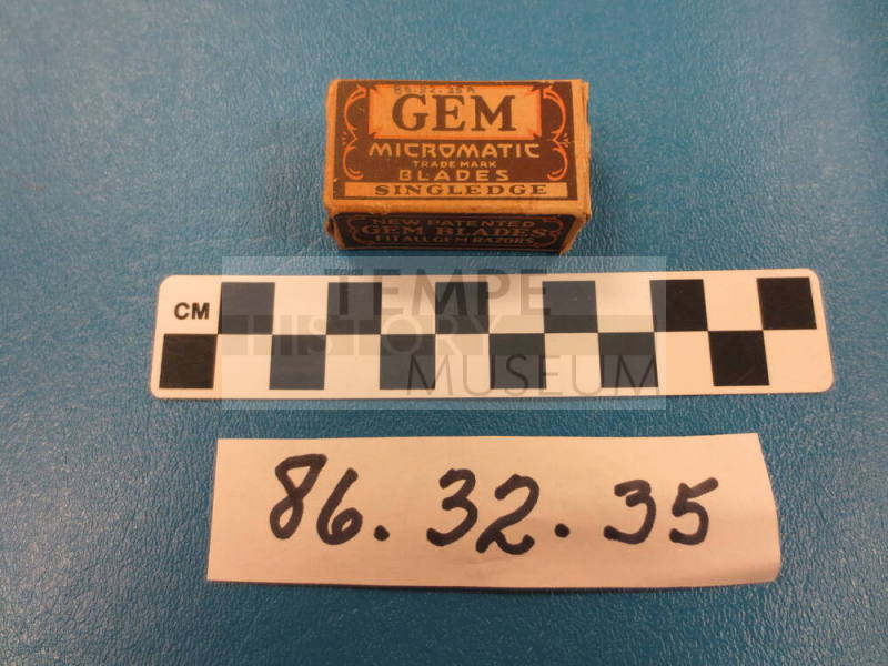 Gem Micromatic Blades with Cardboard Box