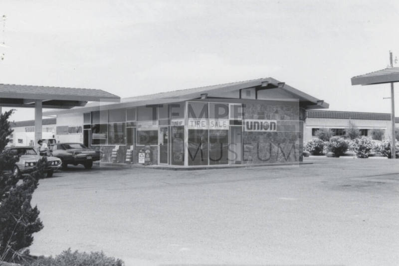 Union 76 Gasoline Station - 840 East Southern Avenue, Tempe, Arizona