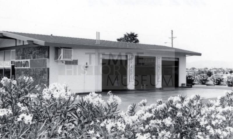Union 76 Gasoline Station - 840 East Southern Avenue, Tempe, Arizona
