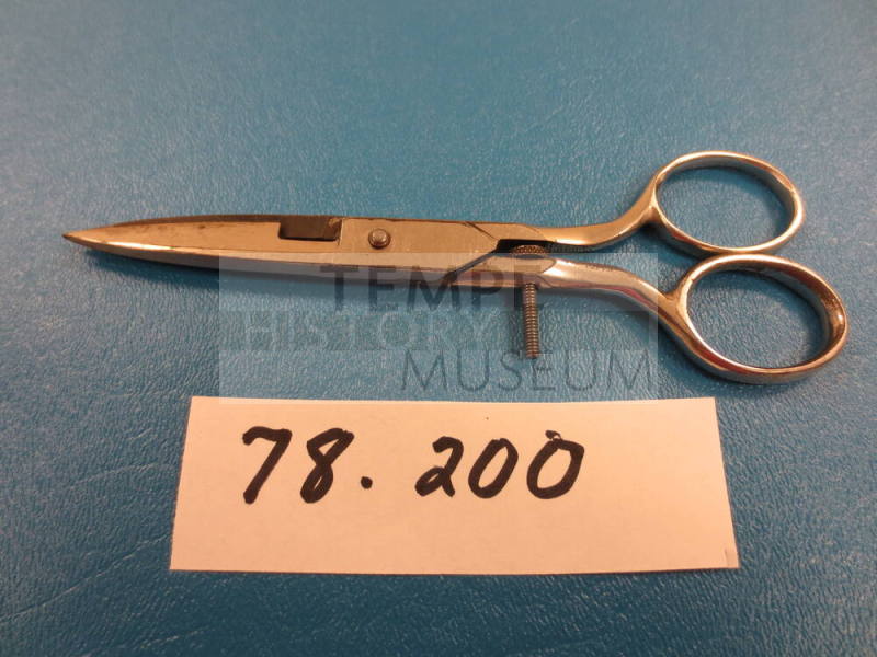 Buttonhole scissors