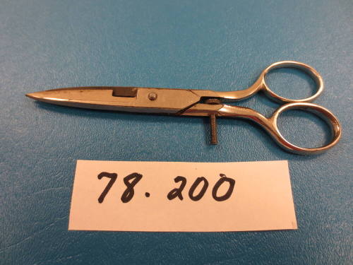 Buttonhole scissors