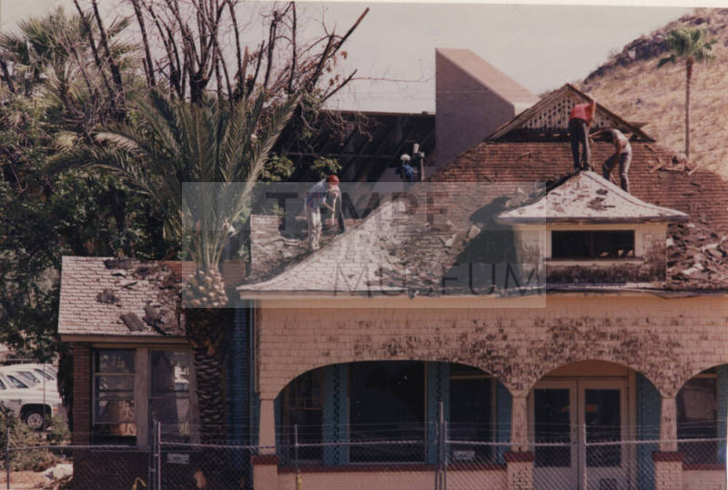 Restoration work Moeur House Roof