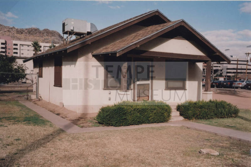 Small Home east of Harrington-Birchett House