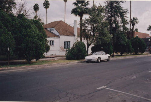 West side of Harrington-Birchett House from the street