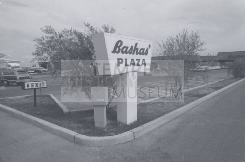 Bashas' Plaza - 1717 East Southern Avenue, Tempe, Arizona