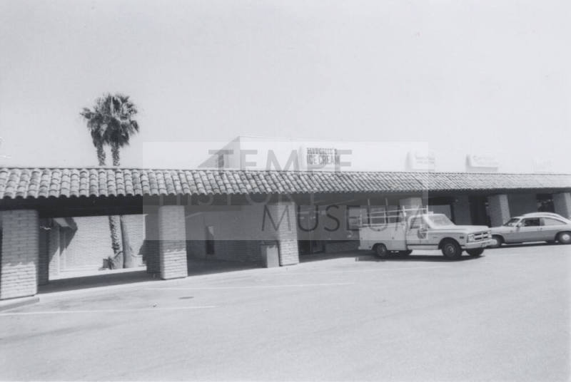 Kitchie's Ice Cream Parlor - 1808 East Southern Avenue, Tempe, Arizona