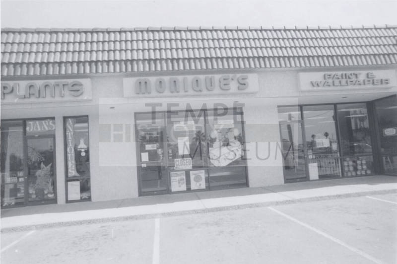 Monique's Restaurant and Deli - 2064 East Southern Avenue, Tempe, Arizona