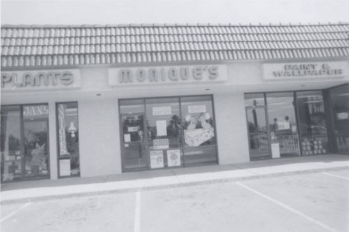 Monique's Restaurant and Deli - 2064 East Southern Avenue, Tempe, Arizona