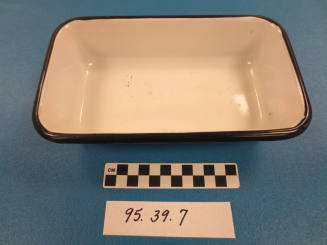 Utensil tray