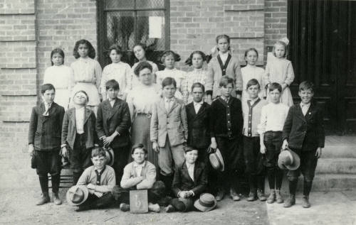 Tempe Grammar 6th Grade Class picture.