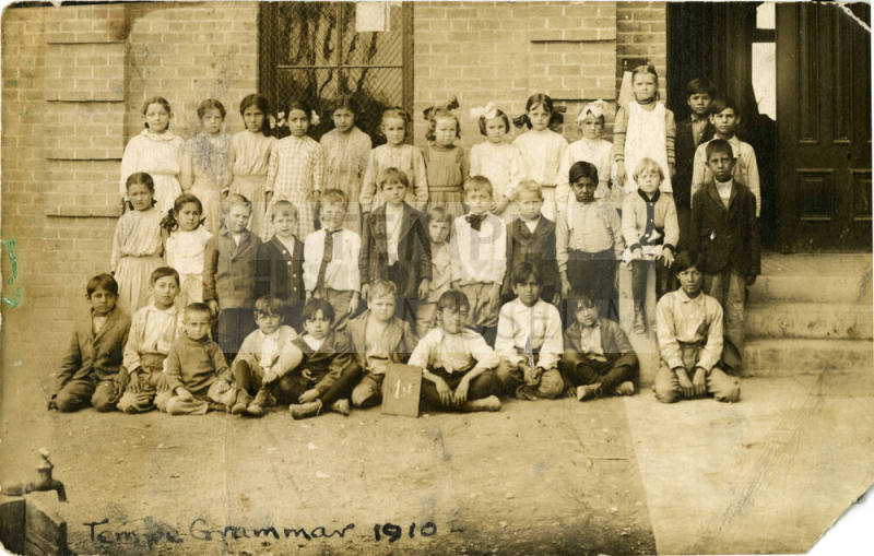 Tempe Grammar 1st Grade Class picture.
