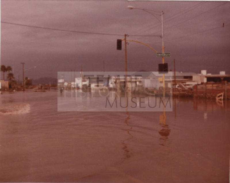 Flood Salt River on University Drive