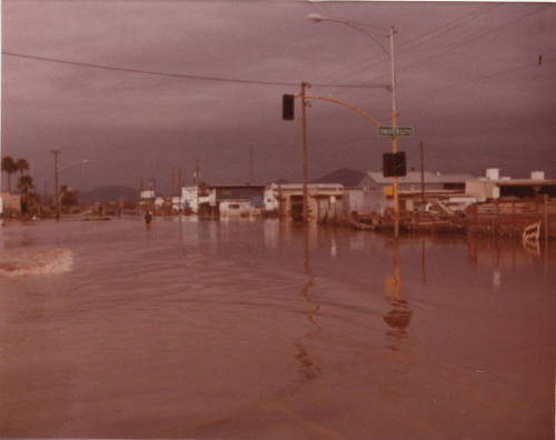 Flood Salt River on University Drive