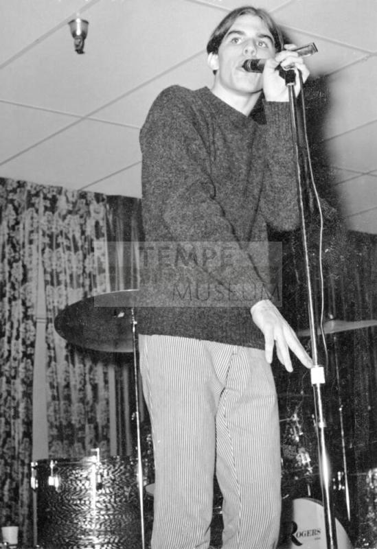 Mark Bryson Singing at Fifth Estate