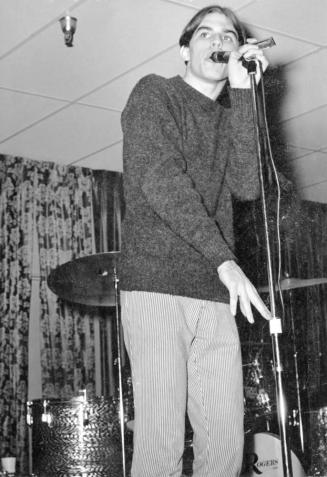 Mark Bryson Singing at Fifth Estate