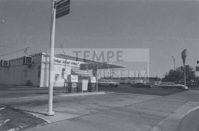 Conoco Gasoline Station - 4 East University Drive, Tempe, Arizona