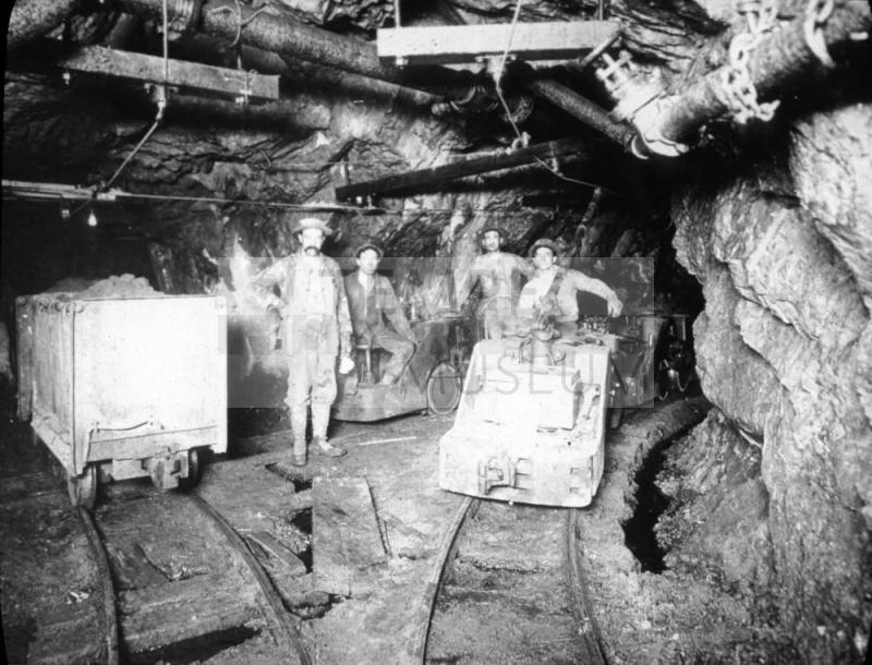 4 miners in mine, Arizona