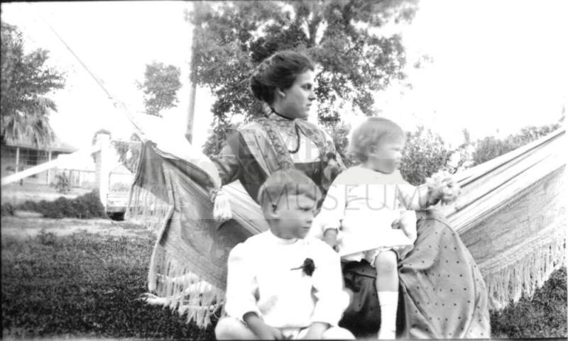 Image of Ruby Woolf with Charles Harold and Dorothy