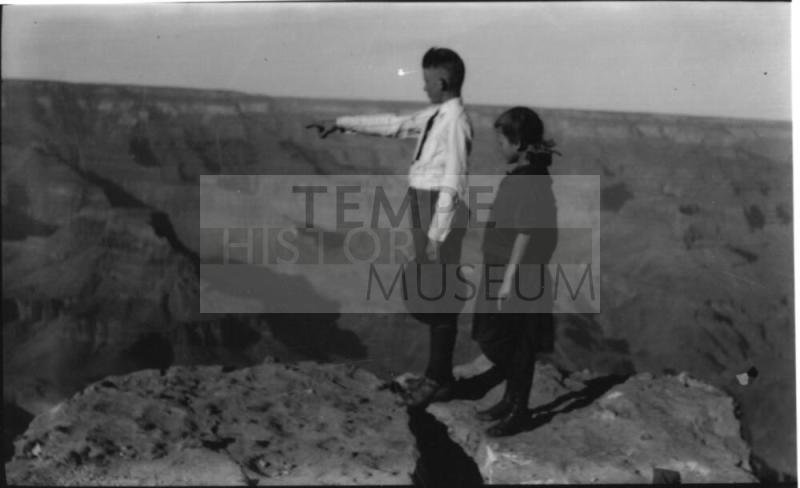 Charles Harold and Dorothy Woolf at the Grand Canyon