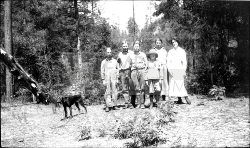 Woolf family group with other family and dog