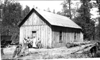Woolf family group plus others in front of building