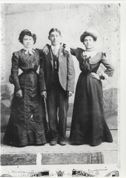 Photo - Pablo Chavarria between two unidentified women