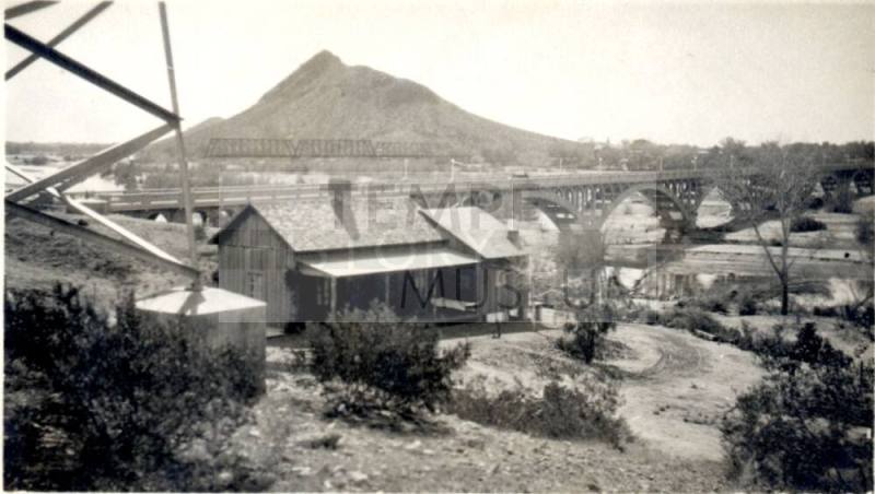 House at north end of Ash Avenue Bridge