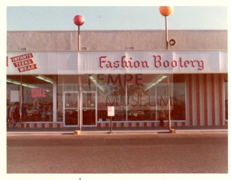 Photograph - Front of Fashion Bootery