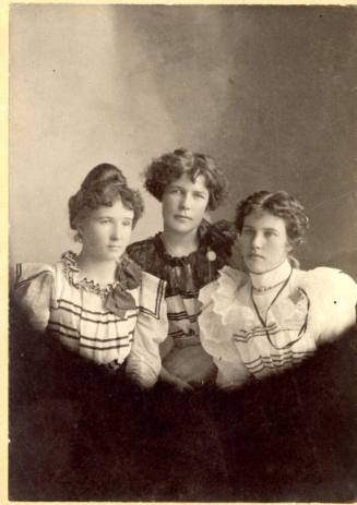 Group photo with Clara Cummins