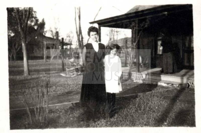 Photo of Nell Laird and her Daughter Minnie Margaret