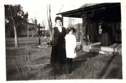 Photo of Nell Laird and her Daughter Minnie Margaret