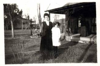 Photo of Nell Laird and her Daughter Minnie Margaret