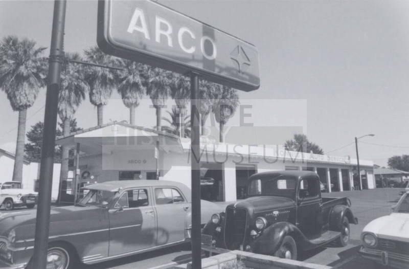 Ronnie's Auto Service and Arco Gasoline Station - 527 West University Drive, Tempe, Arizona