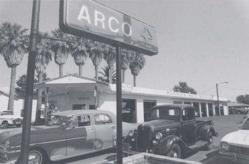 Ronnie's Auto Service and Arco Gasoline Station - 527 West University Drive, Tempe, Arizona